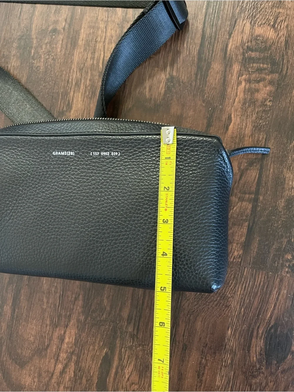 GRAMS(28) 157 Essential Everyday Sling Lightweight ITALIAN Leather Black Bag